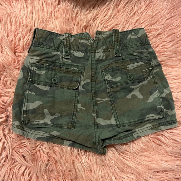 Free People Camo Cargo Shorts size 0 - Picture 3 of 3